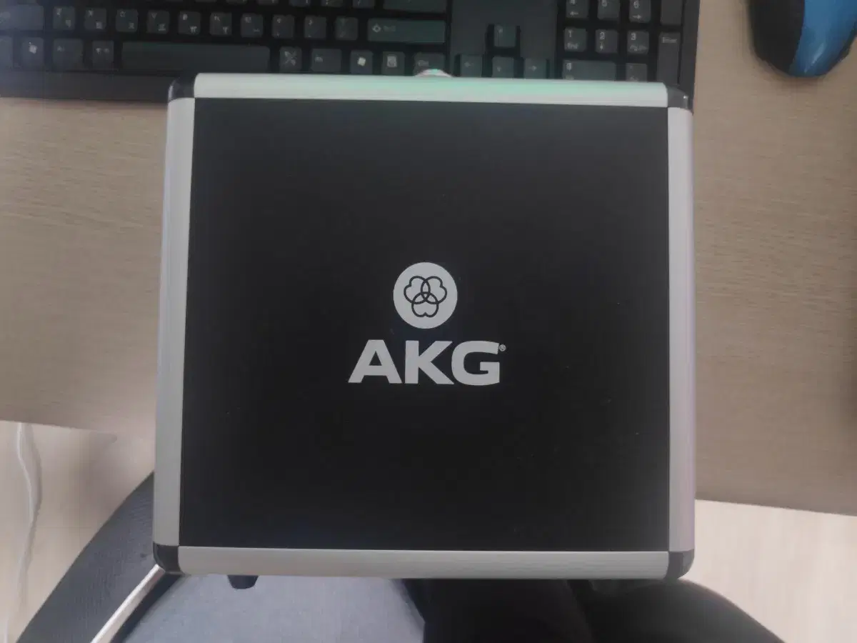 AKG P220 콘덴서 마이크 판매합니다.